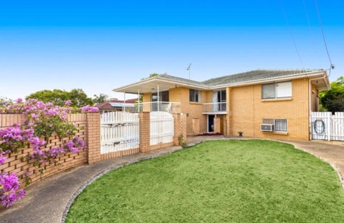 Upper Mount Gravatt Cottage | Family Cottage Near Westfield