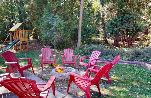 Lambton Shores Cottage | Beachside Cottage | Games Room | Soft Tub | Fireplace