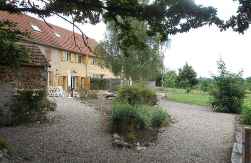 Biollet Maison | Family cottage in Auvergne, wifi and playground for a change of scenery