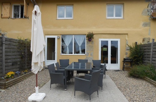 Biollet Maison | Family cottage in Auvergne, wifi and playground for a change of scenery