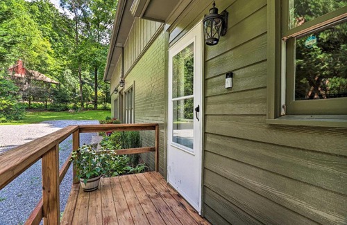 Maggie Valley Maison | Family Cottage with Creekside Fire Pit Access!