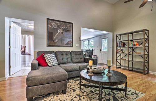 Maggie Valley Maison | Family Cottage with Creekside Fire Pit Access!