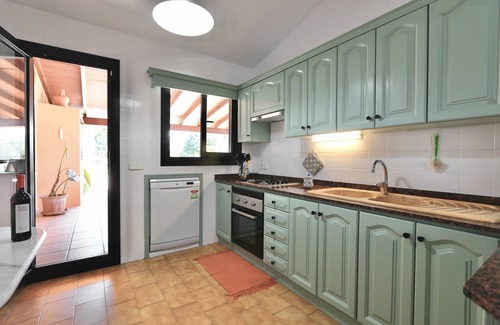 Alaro Maison | Maison de campagne moderne au pied des montagnes, dans un endroit calme du village, piscine privée, internet