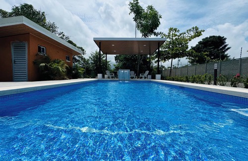 Parrita Maison | Family-Friendly 4BR Oasis with A/C & Pool near Playa Bandera
