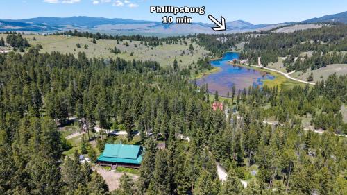 Philipsburg Maison | Family & Dog Friendly Cabin W Hot Tub! Fish, Hike