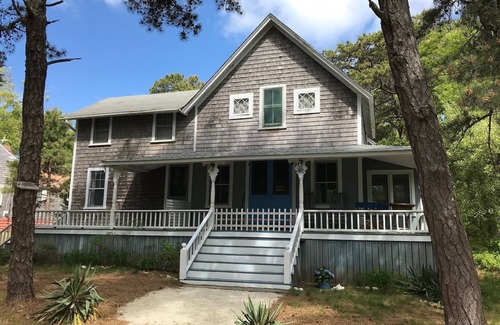 East Chop Maison | Pour la famille (1 chien ok); marcher jusqu'à la plage, la falaise, la ville, les ferries