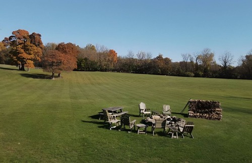Columbia Maison | Family Farm Estate: Private Outdoor Paradise with Two Houses, Pond, & Golf Range