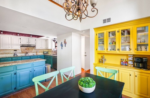 Vance Jackson Maison | Family Fiesta! Pool, Spa, Arcade, Mini Golf, Slide, Bowling + Games