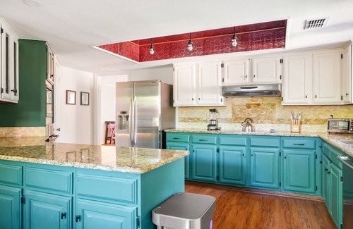 Vance Jackson Maison | Family Fiesta! Pool, Spa, Arcade, Mini Golf, Slide, Bowling + Games