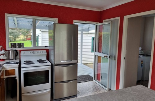 Coromandel Maison | Family/Fishing/Pet Friendly – Close to Town, Wifi/Sky TV, Parking/Fully Fenced.