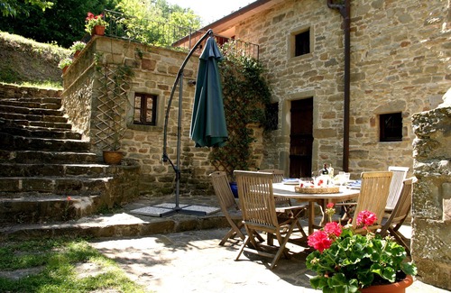 Caprese Michelangelo Villa | Villa avec piscine privée, vue sur le lac et la montagne. 10% de réduction pour juin / juillet