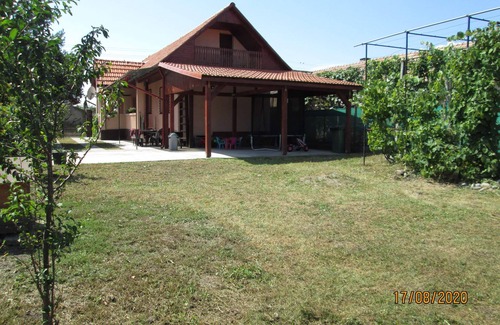 Gornesti Maison | Inviting 2-Bed Cottage in Periș