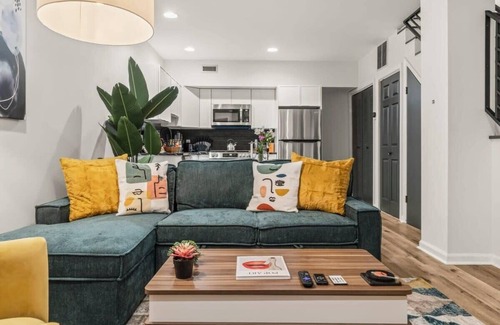 Old City Copropriété | Family-friendly 2BR Condo with Free Parking!
