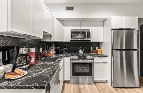 Old City Copropriété | Family-friendly 2BR Condo with Free Parking!