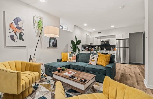 Old City Copropriété | Family-friendly 2BR Condo with Free Parking!