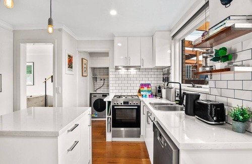 Moonee Ponds Maison | Stylish Moonee Ponds Townhouse with Courtyard