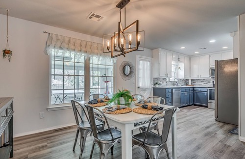 Central Oklahoma City Maison | Family Friendly 3Br+ Ping Ping + BBQ+ games in OKC