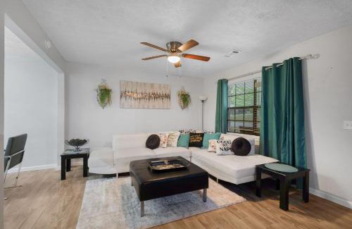 Powder Springs Maison | Family-Friendly 3BR Oasis in Powder Springs home