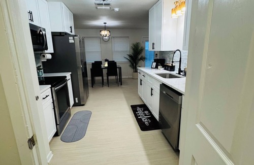 Palestine Maison | Family-Friendly 3BR Home 4 Beds + Yard Only 5 Min to Hospital in Palestine