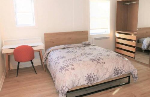 Nouveau-Rosemont Appartement | Family-Friendly 3BR Home with Backyard