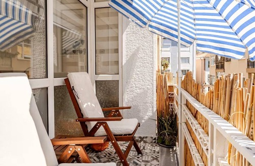 Moda Appartement | Family-Friendly 3BR Oasis in Moda – Balcony, Near Ferry, Metro & Seaside!