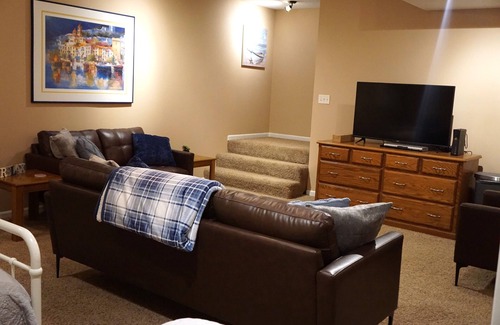 St. Marys Maison | Family Friendly 4 Bedroom, 3 Bath Family, Hot Tub and playground. Sleeps 12