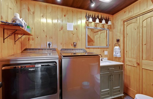 East Wakefield Cabine | Family friendly 4 season lakefront oasis! NH foliage & apple picking are calling