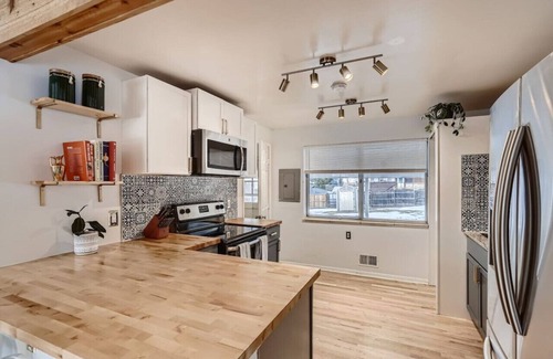 Lamar Heights Area Maison | Family-Friendly 4BR w/ 2 Kitchens, Yard & Office Near Denver Parks
