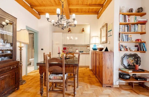 Sant' Ambrogio Appartement | Duomo appartement de luxe. Voir aussi 165586, Wi-fi, A / C, visites, cours de cuisine