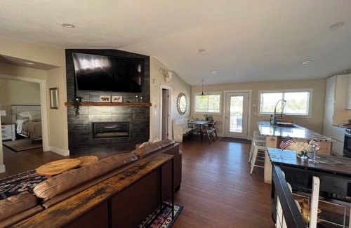 Woodmoor Maison | Family Friendly Access to the Front Range. Pets OK!
