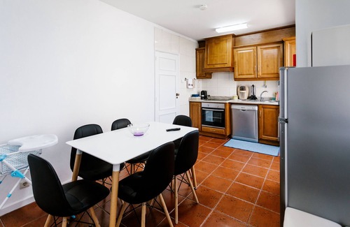 Oliveira do Castelo Appartement | Appartement familial en centre ville avec parking, wifi, climatisation.