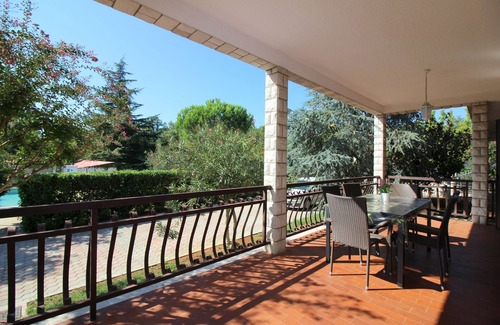 Vrvari Appartement | Appartement familial pour 4 à 8 personnes avec piscine d'eau salée et parking