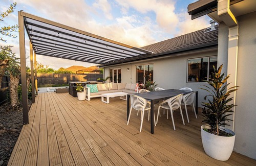 Papamoa Beach Maison | Family Friendly Aquatic Lovers Dream in Papamoa Beach