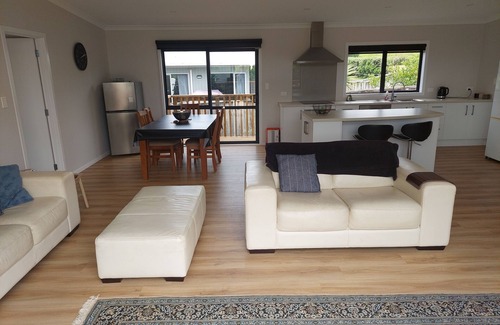 Whangapoua Maison | Family Friendly Bach