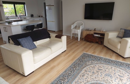 Whangapoua Maison | Family Friendly Bach