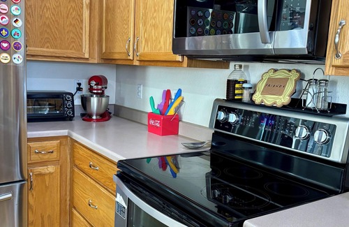 Broomfield Maison | Family Friendly Broomfield House