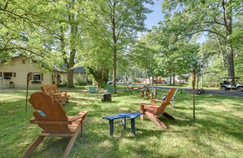 Prudenville Maison | Family-Friendly Cabin Walk to Lake Access!