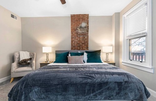 Benton Park Maison | Family-Friendly Getaway for Groups |Sleeps 18| CVH
