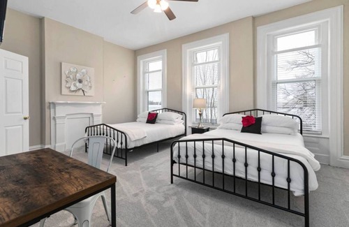Benton Park Maison | Family-Friendly Getaway for Groups |Sleeps 18| CVH