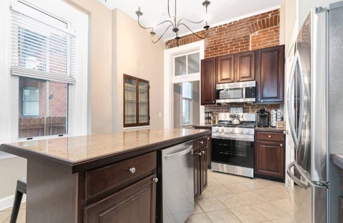 Benton Park Maison | Family-Friendly Getaway for Groups |Sleeps 18| CVH