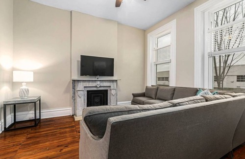 Benton Park Maison | Family-Friendly Getaway for Groups |Sleeps 18| CVH