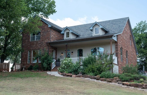 Guthrie Maison | Family Friendly Haven on 10 Acres