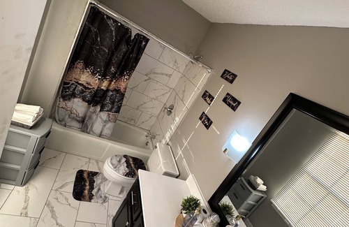 West Memphis Maison | Family friendly home with plenty space for you and yours!!!