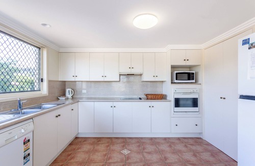 Emu Park Appartement | Family friendly holiday accommodation right across the road from the beach.