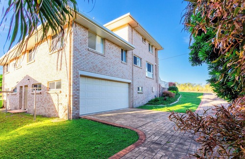 Emu Park Appartement | Family friendly holiday accommodation right across the road from the beach.