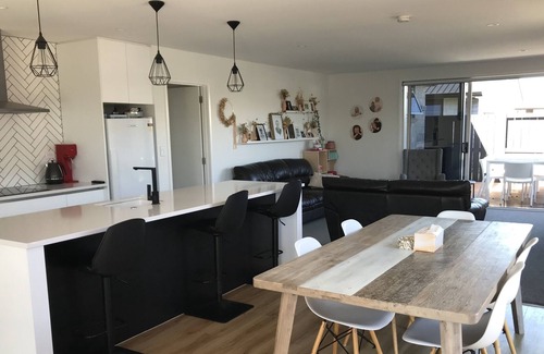 Papamoa Beach Maison | Family friendly home, close to the beach