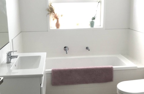 Papamoa Beach Maison | Family friendly home, close to the beach