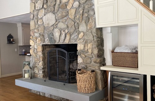 Wolfeboro Maison | Family Friendly house with lakefront views surrounded by trees
