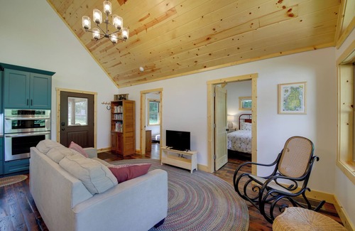 Koleen Cabine | Family-Friendly Indiana Cabin w/Hot Tub & Decks