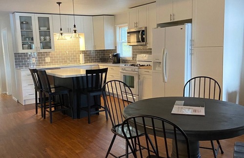 Three Rivers Cottage | Family Friendly Lakefront Cottage avec Breathtaking Sunsets